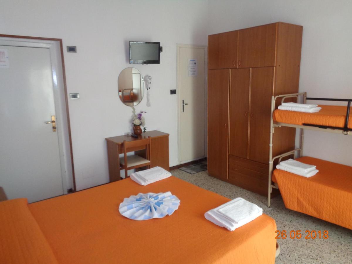 Hotel Lariana Rivazzurra Di Rimini Esterno foto