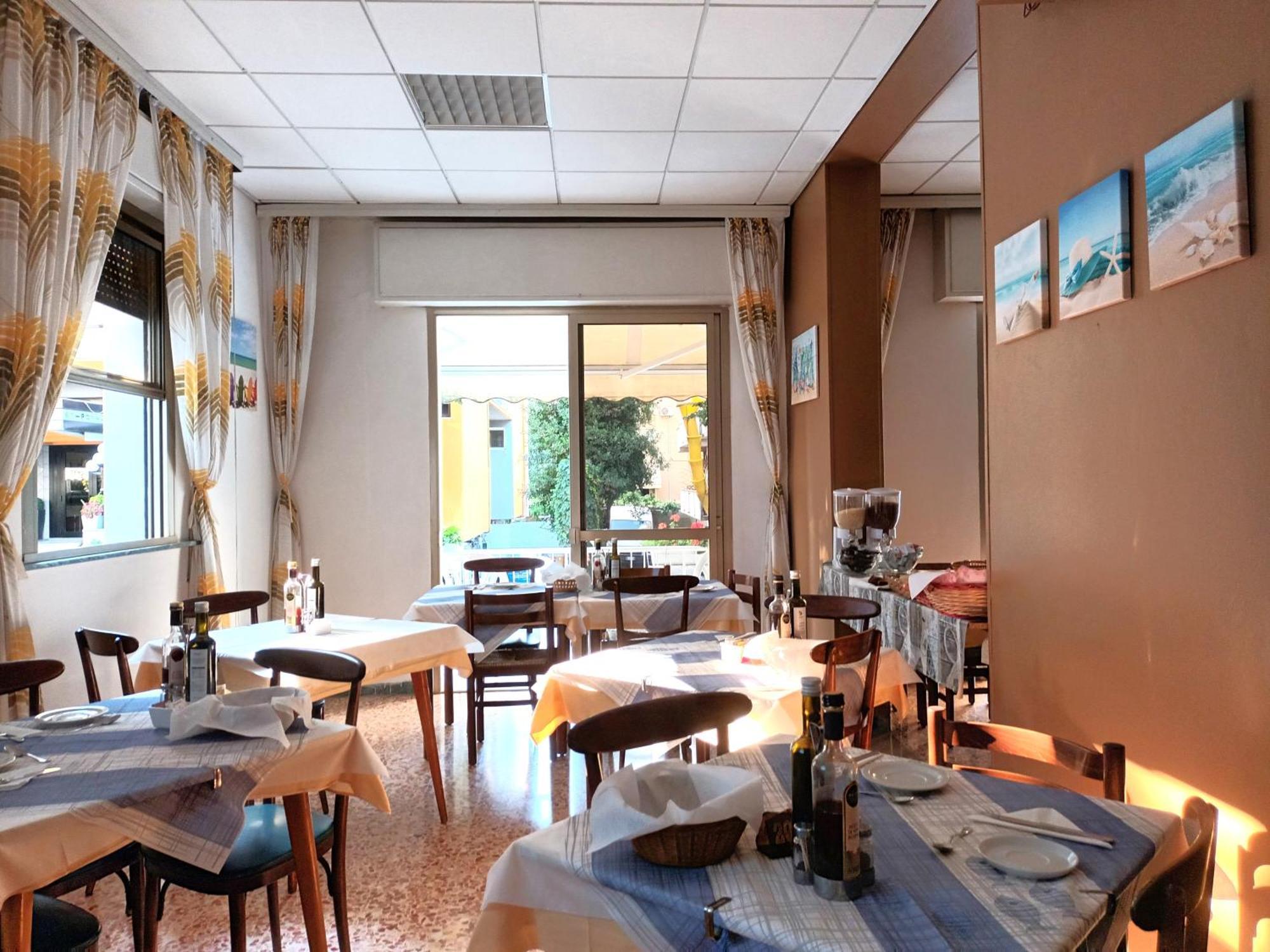 Hotel Lariana Rivazzurra Di Rimini Esterno foto