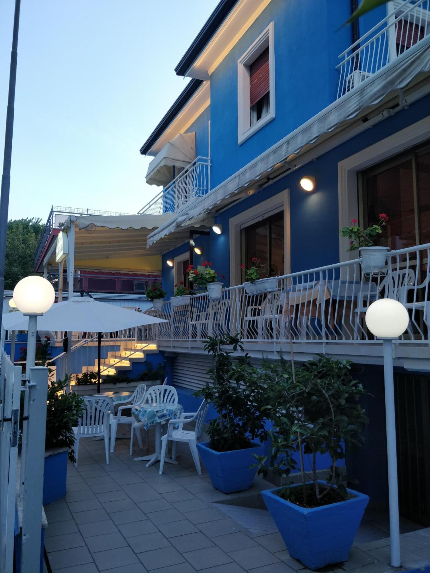 Hotel Lariana Rivazzurra Di Rimini Esterno foto