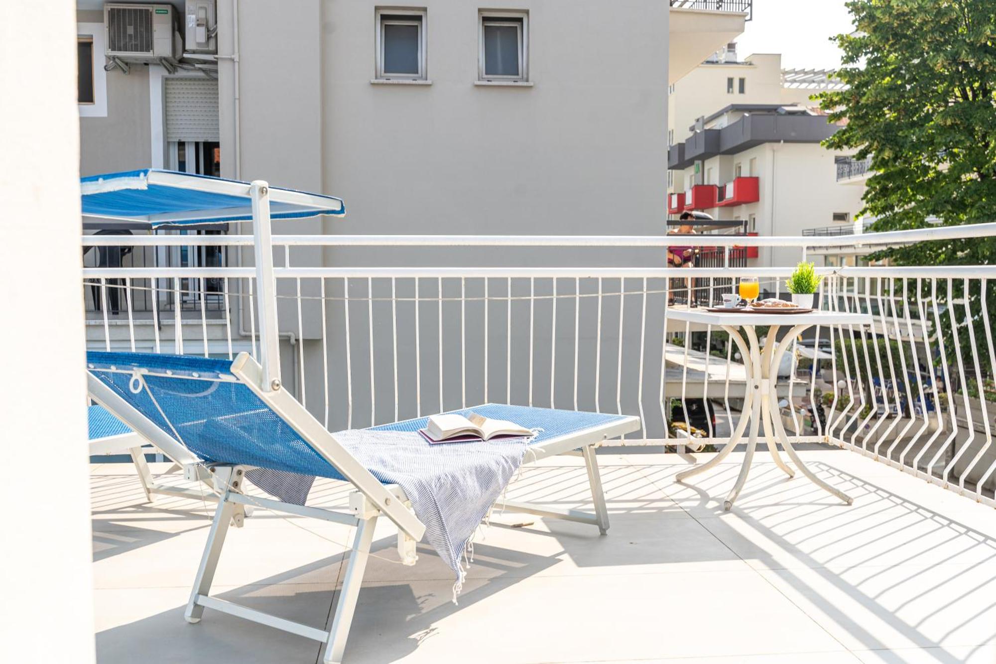 Hotel Lariana Rivazzurra Di Rimini Esterno foto