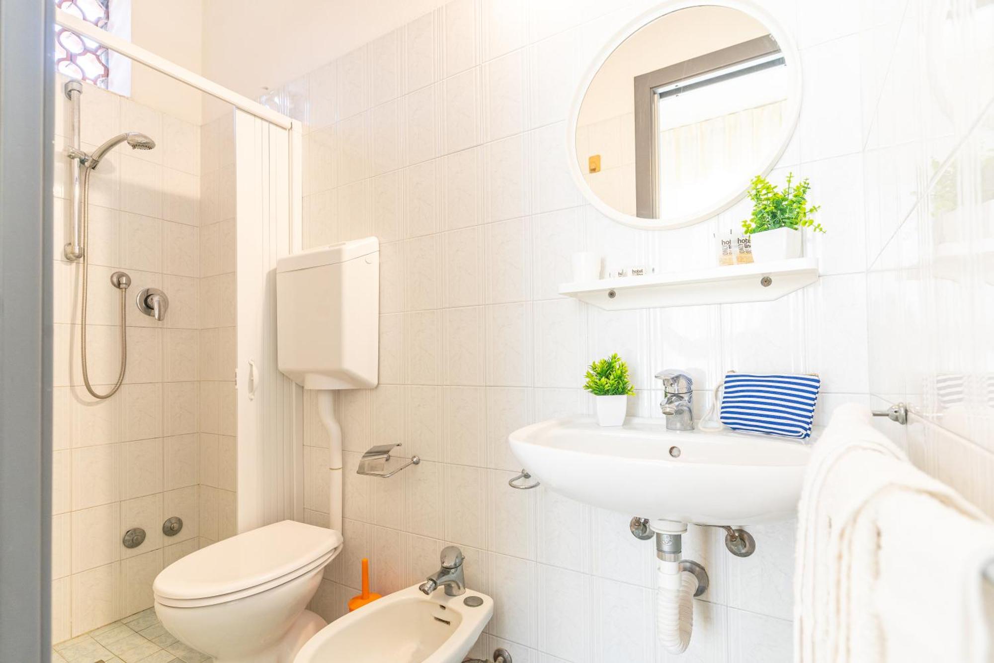 Hotel Lariana Rivazzurra Di Rimini Esterno foto