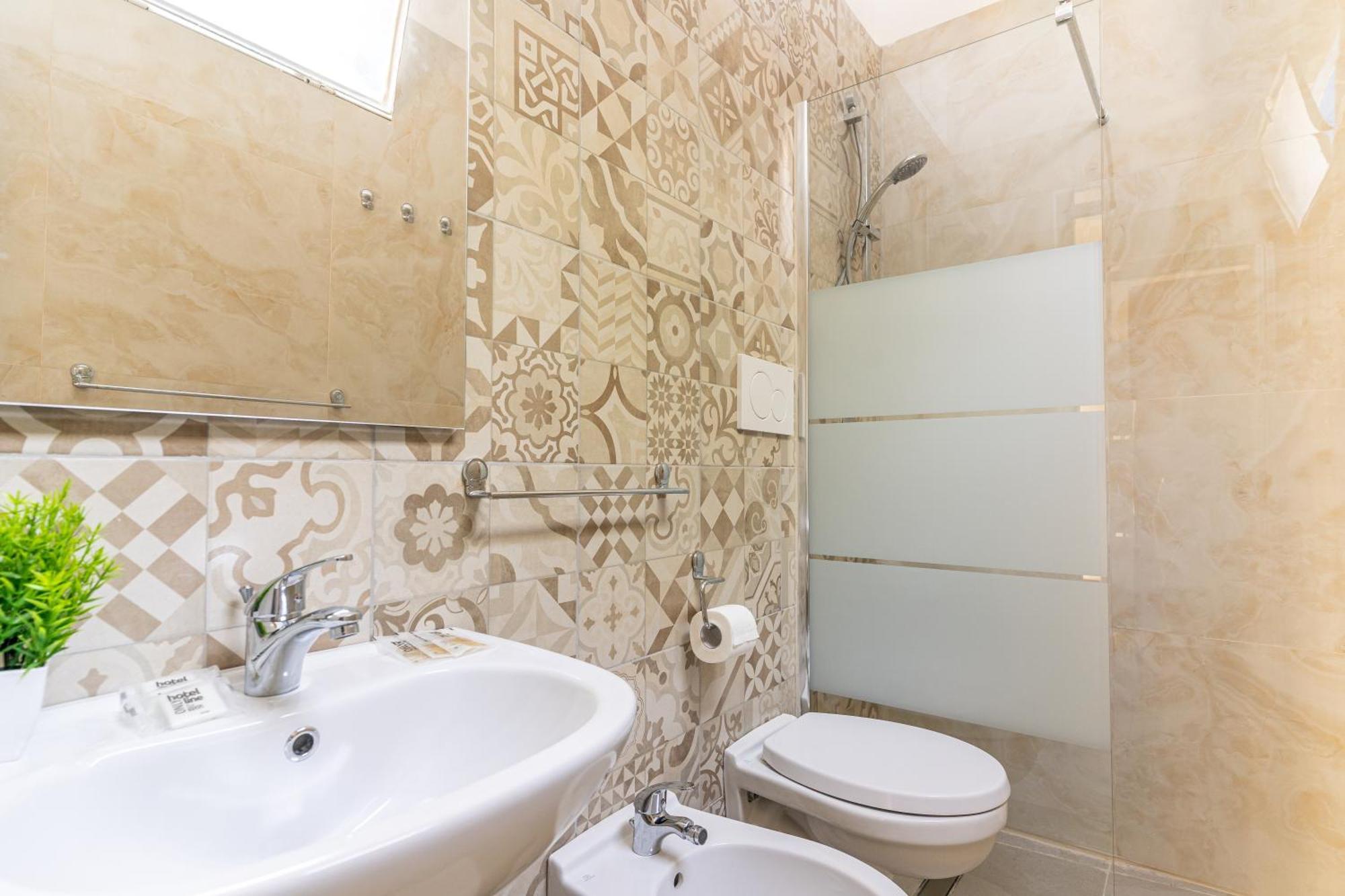 Hotel Lariana Rivazzurra Di Rimini Esterno foto